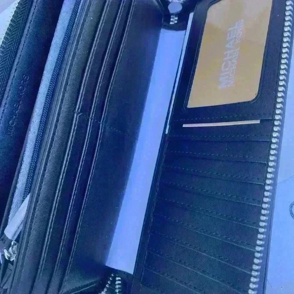 Michael Kors Travel Continental Wristlet Wallet Large MK Signature Black - Picture 7 of 7